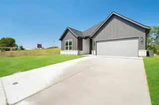 New construction Single-Family house 301 Kelcey Ct, Trenton, TX 75490 - image