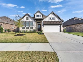 New construction Single-Family house 2211 Cherry Bridge Ln, Tomball, TX 77375 plan Lynnbrook - image