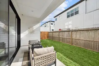 New construction Single-Family house 1418 Caywood Ln, Unit B, Houston, TX 77055 - image