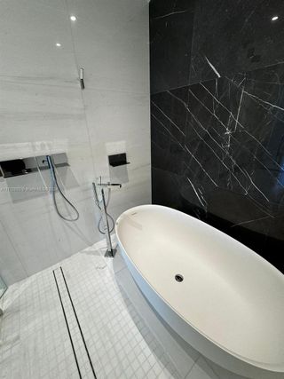 New construction Condo house 300 Biscayne Blvd Wy, Unit 1806, Miami, FL 33131 - image