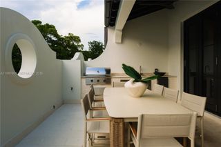 New construction Townhouse house 504 Malaga Ave, Unit T3, Coral Gables, FL 33134 - image