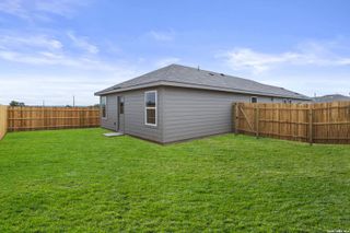 New construction Single-Family house 13039 Lake Fryer, St. Hedwig, TX 78152 plan Hoffman - image