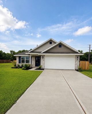 New construction Single-Family house 2143 Emerald Lake Trl, Dayton, TX 77535 - image