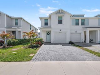 New construction Townhouse house 5747 Se Edgewater Cir, Stuart, FL 34997 - image