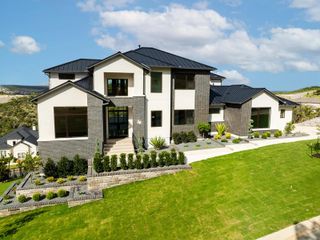 New construction house 104 High View Trl, Briarcliff, TX 78669 plan Lynmar IV - image