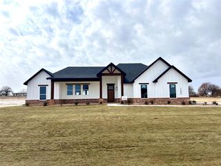 New construction Single-Family house 105 Cattleman Dr, Springtown, TX 76082 - image
