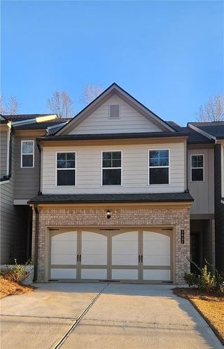 New construction Townhouse house 5627 Chickory Dr, Flowery Branch, GA 30542 - image