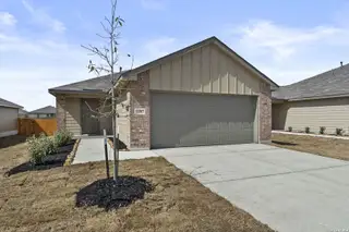 New construction Single-Family house 15507 Mint Patch Mdw, Von Ormy, TX 78073 plan The Barton - image