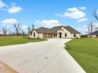 New construction Single-Family house 2005 Middlewood Cir, Granbury, TX 76049 - image