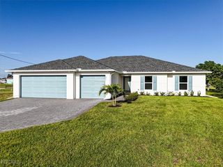 New construction Single-Family house 1021 Nw 13Th Ave, Cape Coral, FL 33993 plan The Paradise Cove - image
