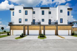 New construction Single-Family house 4412 Tucker Ln, Seabrook, TX 77586 plan Lago Pointe - Outside - image
