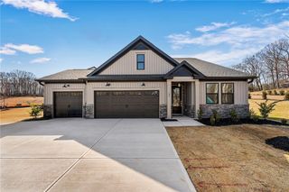 New construction Single-Family house 609 Autumn Mill Dr, Seneca, SC 29678 plan Greenbrier - image