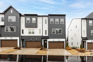 New construction Townhouse house 8022 Cedarsmith Ct, Charlotte, NC 28217 - image