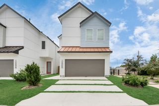 New construction Single-Family house 2104 Diagonal Ln, Houston, TX 77051 - image