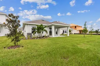 New construction Single-Family house 10648 Crescent Creek Xing, Parrish, FL 34219 plan The Benton - image