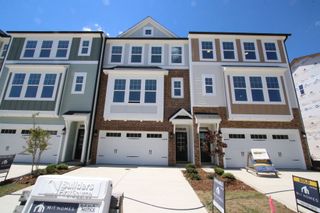 New construction Townhouse house 10045 Secluded Garden Dr, Apex, NC 27523 plan Hyde Park - image