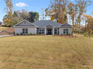 New construction Single-Family house 5862 Bay View Dr, Buford, GA 30518 plan 2239 - image