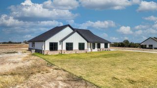 New construction Single-Family house 300 Jupiter Trl, Weatherford, TX 76088 - image