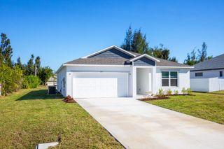 New construction Single-Family house 407 Sw 19Th Ave, Cape Coral, FL 33991 plan The Maple - image