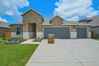 New construction Single-Family house 10710 Amador Peak Drive, Rosharon, TX 77583 The Acadia B with 3-Car Garage- photo