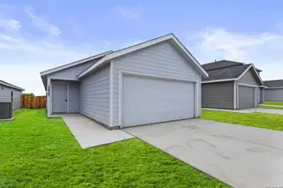 New construction Single-Family house 12827 Kathleen St, St. Hedwig, TX 78152 plan Hoffman - image