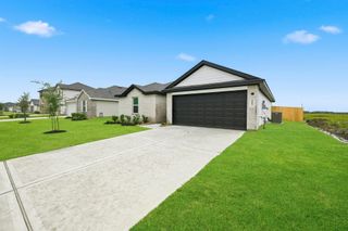 New construction Single-Family house 102 Rustic Creek Ct, Dayton, TX 77535 plan X40B (Express) - image
