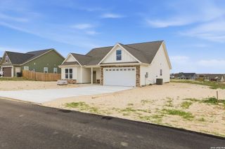 New construction Single-Family house 112 Oakmont Ln, La Vernia, TX 78121 plan Beaumont - image