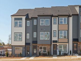 New construction Townhouse house 5719 Castlerea Dr, Charlotte, NC 28217 - photo