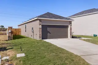 New construction Single-Family house 3905 Woodside Dr, Seguin, TX 78155 - image