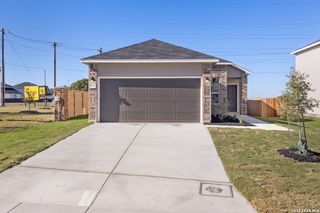 New construction Single-Family house 3905 Woodside Dr, Seguin, TX 78155 - image