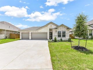 New construction Single-Family house 1814 Homewood Point Ln, Rosharon, TX 77583 plan The Laguna C with 3-Car Garage - image