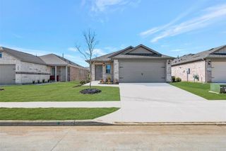 New construction Single-Family house 7513 Fenton Pkwy, Pilot Point, TX 76258 plan Magnolia - 30' Smart Series - image