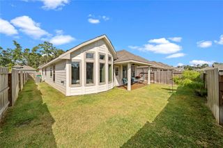 New construction Single-Family house 32018 Towering Birch Trl, Conroe, TX 77385 plan Groves (1636-HV-30) - image