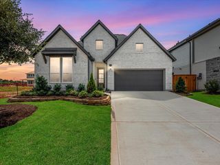 New construction Single-Family house 32139 Sky Branch Dr, Fulshear, TX 77441 plan Falcon - image
