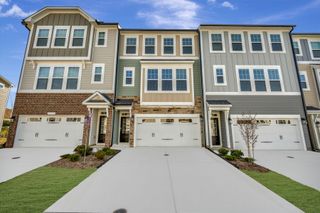 New construction Townhouse house 10030 Secluded Garden Dr, Apex, NC 27523 plan Hyde Park - image