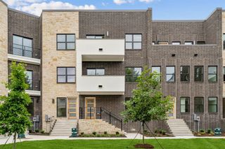 New construction Townhouse house 304 Golden Bell Ln, Fort Worth, TX 76107 - image