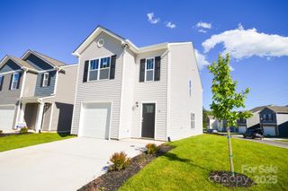 New construction Single-Family house 19 Caroline Valley Ln, Hendersonville, NC 28792 plan Maywood - image