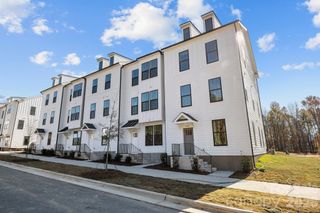 New construction Townhouse house 3025 Rozzelles Ferry Rd, Charlotte, NC 28208 - image