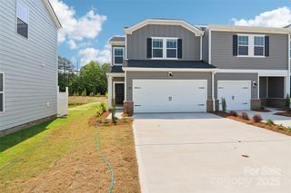New construction Townhouse house 8040 Hidden Springs Trl, Charlotte, NC 28216 - image