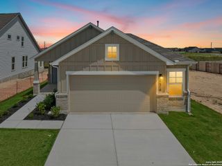 New construction Single-Family house 1518 Bluff Path, New Braunfels, TX 78130 plan Inverness - image