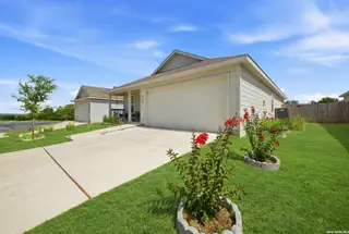 New construction Single-Family house 235 Marigold Dr, San Antonio, TX 78227 plan Beckman - image