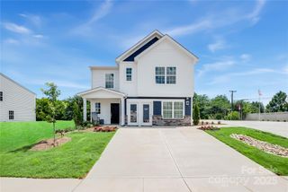 New construction Single-Family house 10010 Chatham Run Ln, Charlotte, NC 28262 - image