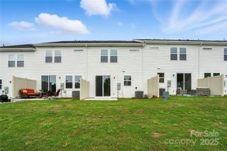 New construction Townhouse house 323 Laura Elizabeth Ln, Clover, SC 29710 plan Amira - image