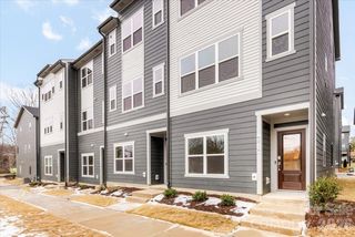 New construction Townhouse house 6016 Pivot Ct, Charlotte, NC 28205 - image