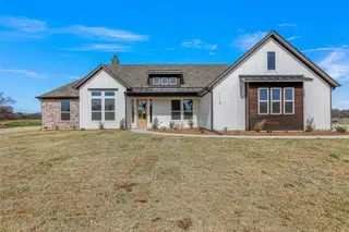 New construction Single-Family house 1050 Silver Sage Trl, Weatherford, TX 76085 - image