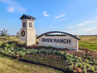 New construction Single-Family house 330 Long Branch Dr, Dayton, TX 77535 plan Fresno - image