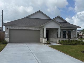 New construction Single-Family house 8327 Amber Summit Ln, Angleton, TX 77515 - image