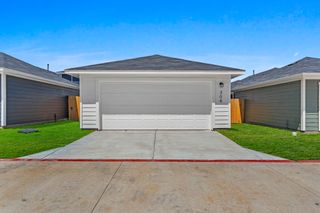 New construction Single-Family house 308 Santo Domingo Rd, Bastrop, TX 78602 - image