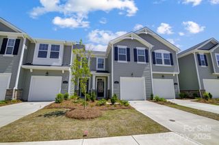 New construction Townhouse house 9118 Pagoda Oak Ln, Charlotte, NC 28269 - image