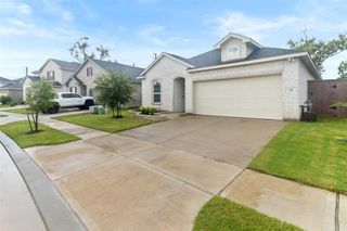 New construction Single-Family house 214 Water Grass Trl, Clute, TX 77531 - image